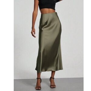 Satin Chic midi skirt in Olive Green new